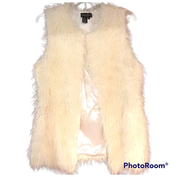 Prosper & Devine Jackets & Blazers - Prosper & Devine Women's Faux Fur Vest